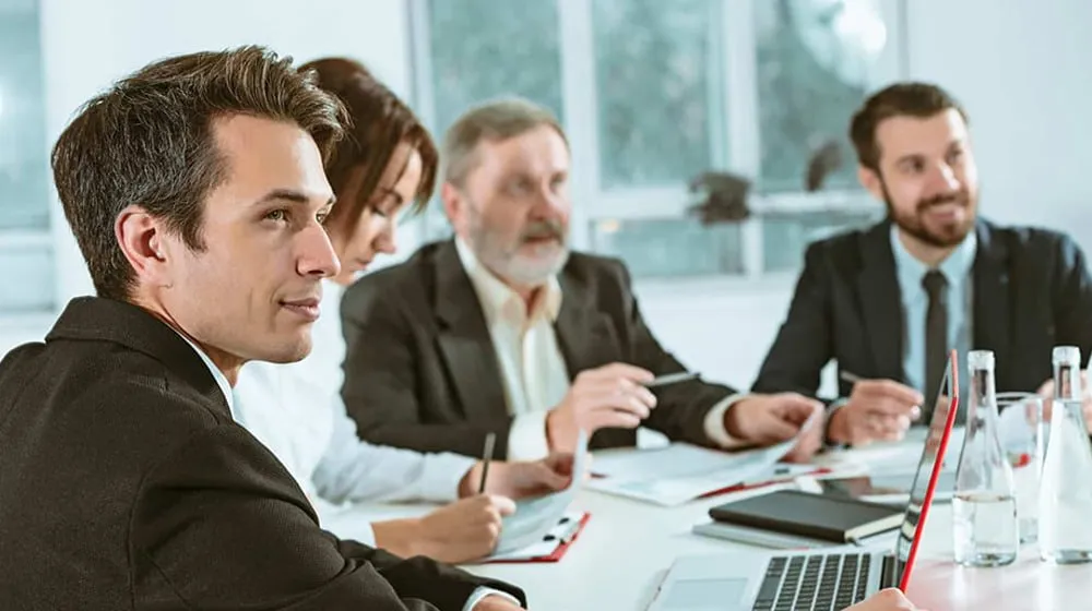 tavola rotonda modern workplace